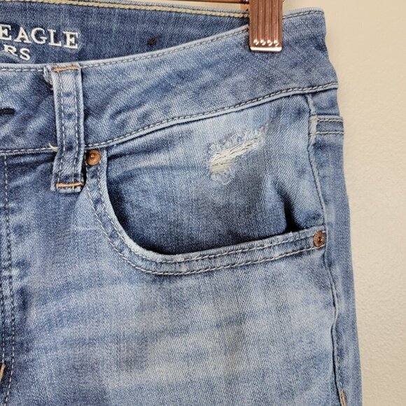 AE 2 Tomgirl Button Fly Distressed Crop Medium Wash Relaxed Jeans American Eagle - Picture 5 of 16